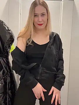 Snapshot of blonde_exe chatting on 02.14.26 blonde exe online show from 02.14.26