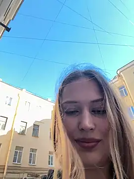 Snapshot of blonde_exe chatting on 06.19.26 blonde exe online show from 06.19.26