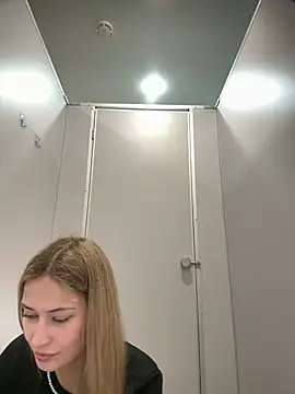 Snapshot of blonde_exe chatting on 07.14.26 blonde exe online show from 07.14.26