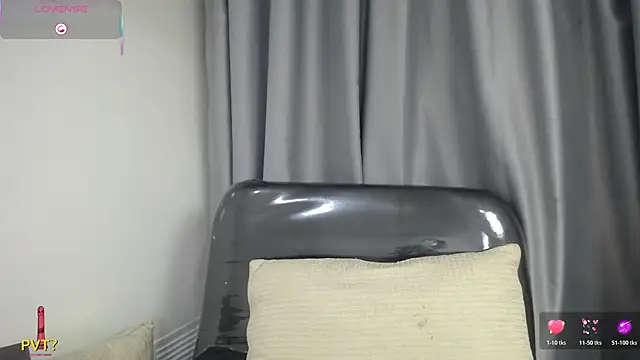 yaazhinii online show from 06.01.26