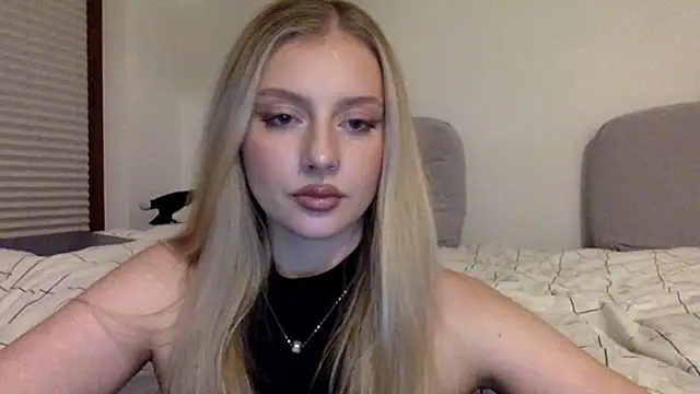 Snapshot of MayaWetDream chatting on 02.05.26 MayaWetDream online show from 02.05.26