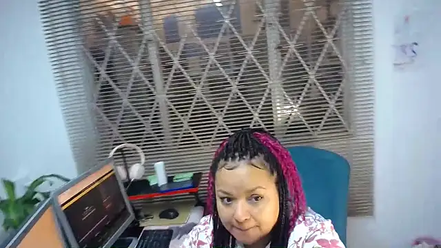 Snapshot of SweettSin chatting on 05.06.26 SweettSin online show from 05.06.26