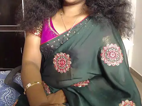 Snapshot of VixenNandhu chatting on 04.22.26 VixenNandhu online show from 04.22.26