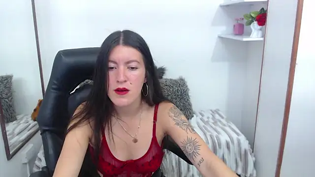 HannaOwen  online show from 04.16.26