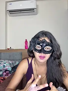 Snapshot of raavigirl chatting on 04.27.26 raavigirl online show from 04.27.26