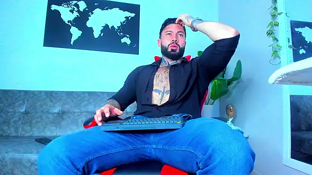 Snapshot of Alessrose chatting on 02.17.26 Alessrose online show from 02.17.26