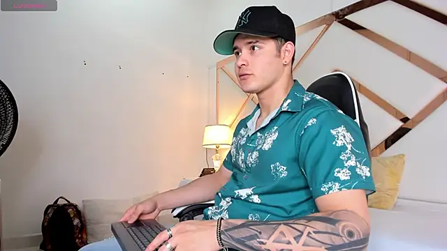 Snapshot of rayan_linxx chatting on 02.26.26 rayan linxx online show from 02.26.26