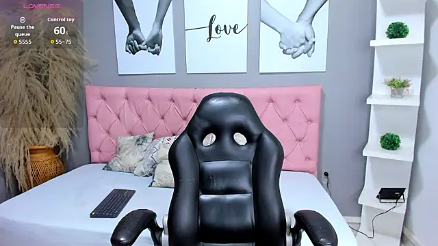 Snapshot of rayan_linxx chatting on 02.28.26 rayan linxx online show from 02.28.26