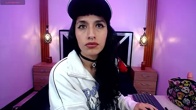 FRANCESCA LOVE  online show from 03.06.26