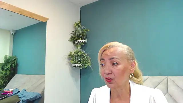 AmelieLux online show from 03.05.26