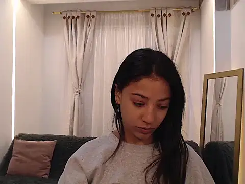 Snapshot of Scarleet_miaa chatting on 05.13.26 Scarleet miaa online show from 05.13.26