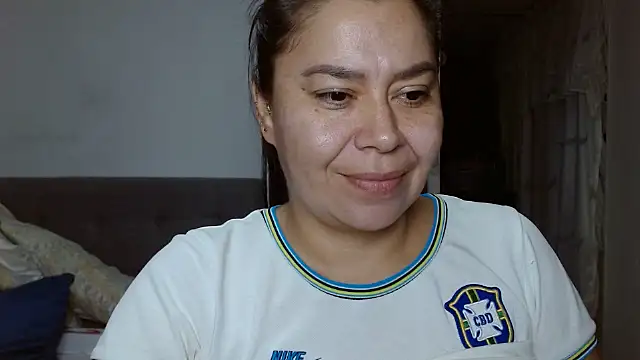 Snapshot of Karo_sexy chatting on 12.14.24 Karo sexy online show from 12.14.24