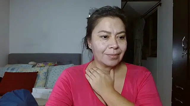 Snapshot of Karo_sexy chatting on 02.15.25 Karo sexy online show from 02.15.25