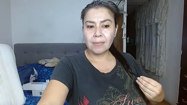 Snapshot of Karo_sexy chatting on 10.04.25 Karo sexy online show from 10.04.25