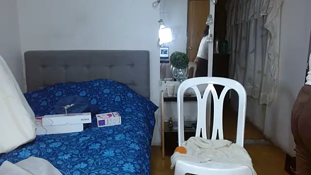 Snapshot of Karo_sexy chatting on 10.22.25 Karo sexy online show from 10.22.25