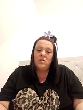 Snapshot of louisa36 chatting on 04.04.26 louisa36 online show from 04.04.26