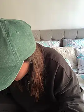 RachelWeisz  online show from 04.18.26