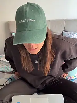 RachelWeisz  online show from 04.18.26