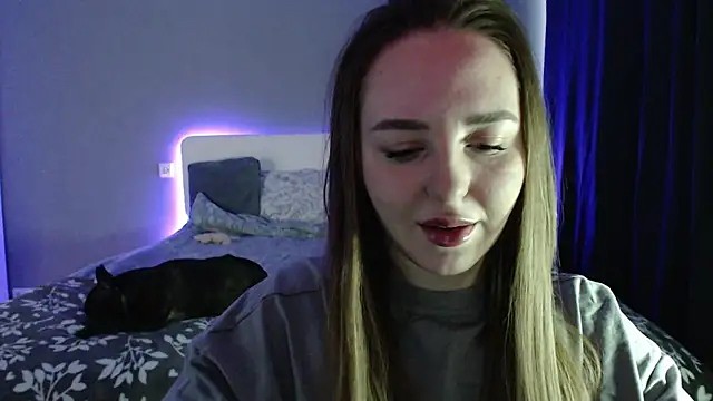 Snapshot of Reyleys chatting on 02.24.26 Reyleys online show from 02.24.26