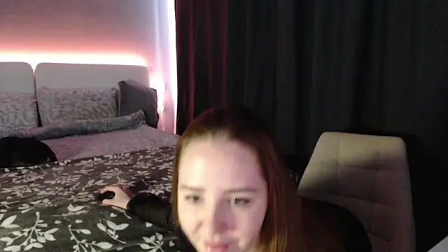 Snapshot of Reyleys chatting on 02.26.26 Reyleys online show from 02.26.26