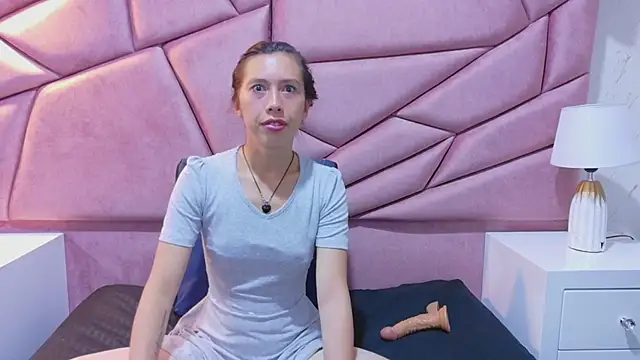 kimberlypink  online show from 02.15.26