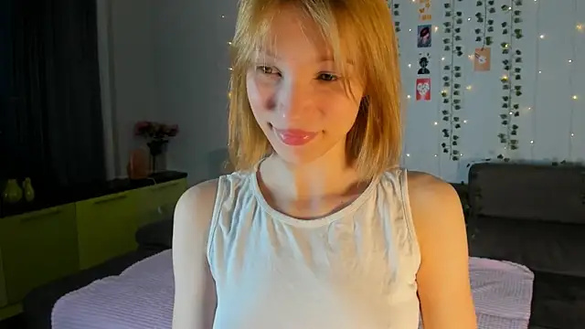 Snapshot of Kiracute18 chatting on 05.13.26 Kiracute18 online show from 05.13.26