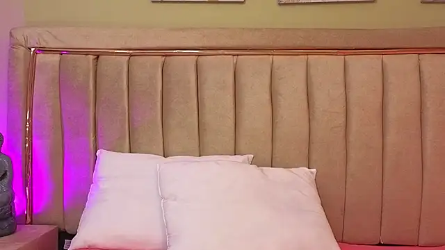 Mia Naive online show from 03.19.26