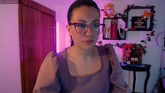 Snapshot of QueenRose94 chatting on 02.13.26 QueenRose94 online show from 02.13.26