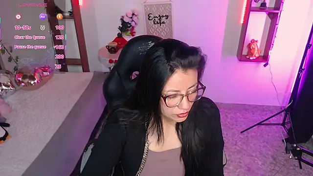 QueenRose94 online show from 03.17.26