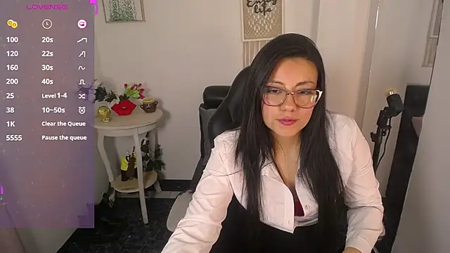 QueenRose94 online show from 04.17.26