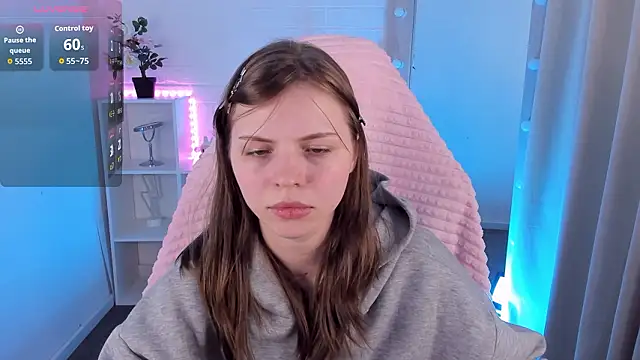 Snapshot of LesleySky chatting on 02.24.26 LesleySky online show from 02.24.26