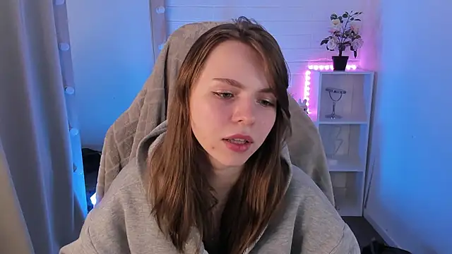 Snapshot of LesleySky chatting on 02.27.26 LesleySky online show from 02.27.26