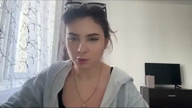 Snapshot of VennieMiramontez chatting on 05.22.26 VennieMiramontez online show from 05.22.26