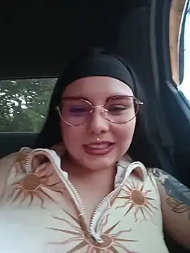 Snapshot of Yulska chatting on 04.23.26 Yulska online show from 04.23.26
