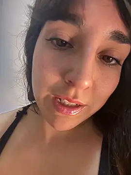 Snapshot of Latinaelisa chatting on 03.25.26 Latinaelisa online show from 03.25.26