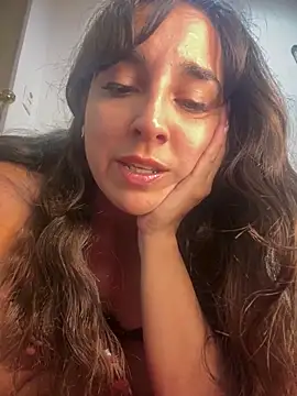 Snapshot of Latinaelisa chatting on 03.26.26 Latinaelisa online show from 03.26.26