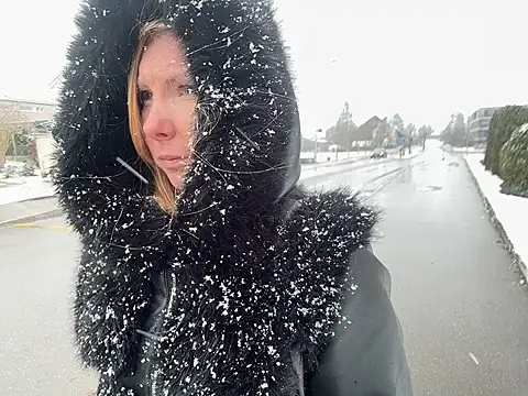 Snapshot of JenyJanys chatting on 02.18.26 JenyJanys online show from 02.18.26