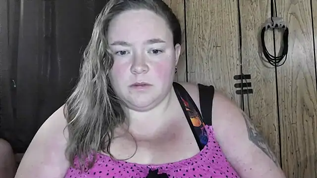 Snapshot of ladylynn13 chatting on 02.14.26 ladylynn13 online show from 02.14.26