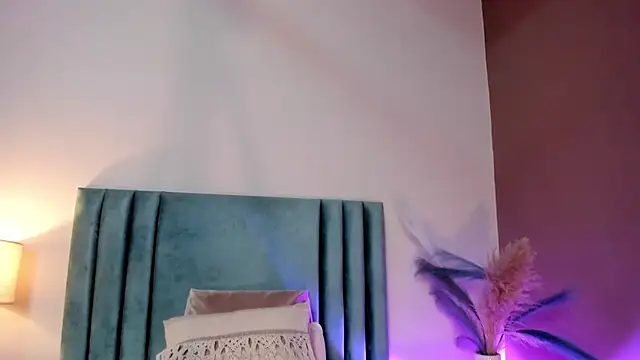 AndraCyruss online show from 02.21.26