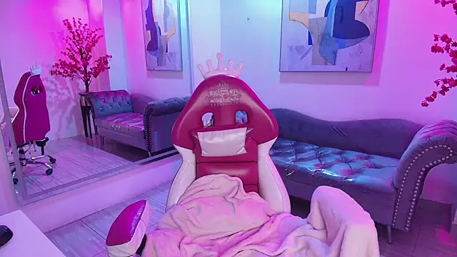 Chloe dolly online show from 04.19.26