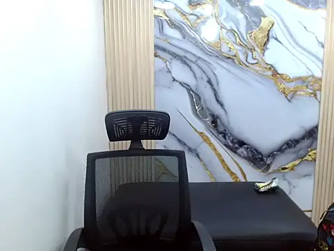 Snapshot of DaviidBuckx_ chatting on 02.15.26 DaviidBuckx online show from 02.15.26