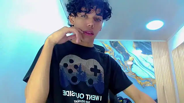 Snapshot of DaviidBuckx_ chatting on 02.19.26 DaviidBuckx online show from 02.19.26