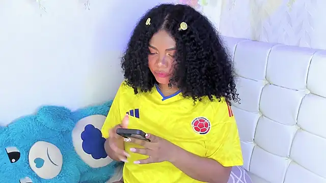 Snapshot of Angel_Belll chatting on 06.18.26 Angel Belll online show from 06.18.26