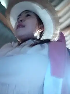 Yiyoongg online show from 04.14.26