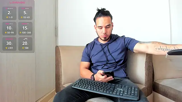 Snapshot of jhustin_marcius chatting on 01.24.25 jhustin marcius online show from 01.24.25