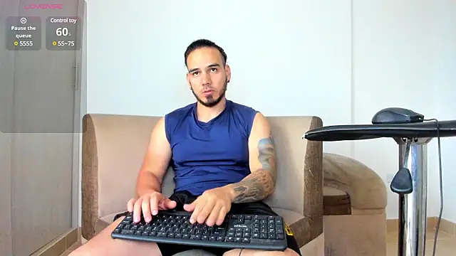 Snapshot of jhustin_marcius chatting on 02.01.25 jhustin marcius online show from 02.01.25