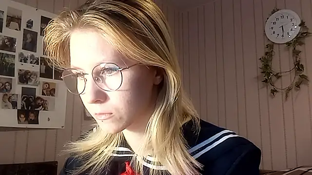 Snapshot of RunawayBr1de chatting on 02.17.26 RunawayBr1de online show from 02.17.26