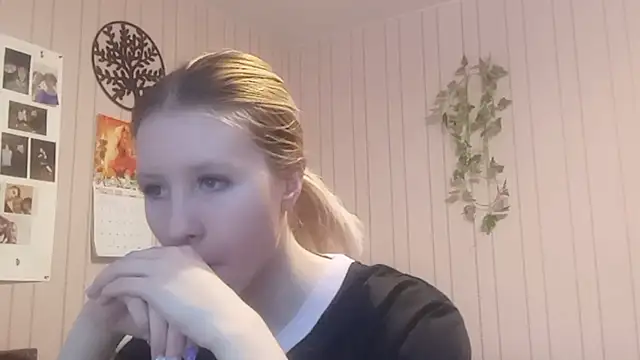 Snapshot of RunawayBr1de chatting on 02.22.26 RunawayBr1de online show from 02.22.26