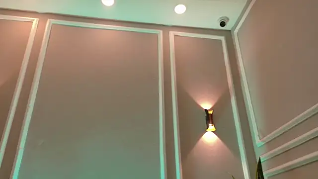 SuzyFox  online show from 03.15.26