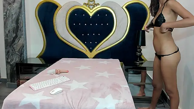 Snapshot of LinaSalazar chatting on 02.16.26 LinaSalazar online show from 02.16.26